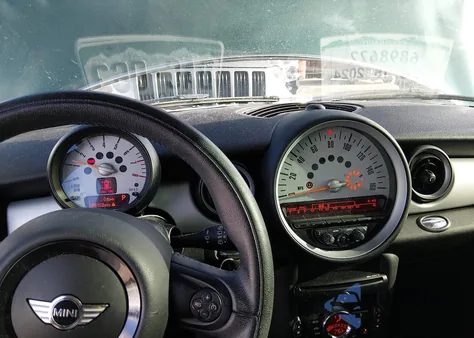 2013 Mini Hardtop Cooper z USA, uszkodzony, nr VIN WMWSU3C51DT690591